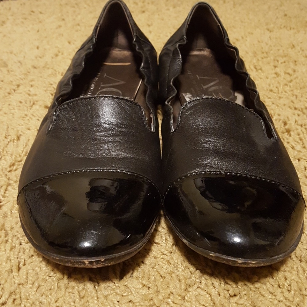 Black AGL flats